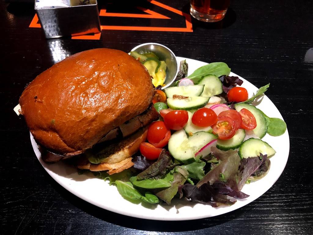 San Francisco Giants Clubhouse | restaurant | Terminal 3, San Francisco International Airport, San Francisco, CA 94128, USA | 6508211195 OR +1 650-821-1195