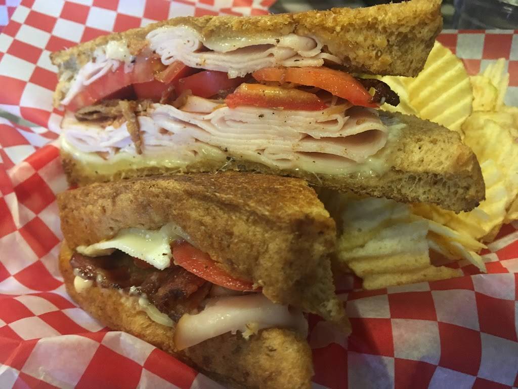 The Grilled Cheese Hideaway | restaurant | 33 King St E, Bobcaygeon, ON K0M 1A0, Canada | 7058212137 OR +1 705-821-2137