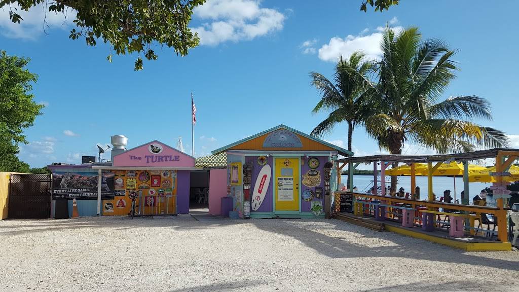 Snappers Oceanfront Restaurant & Bar | restaurant | 139 Seaside Ave, Key Largo, FL 33037, USA | 3058525956 OR +1 305-852-5956