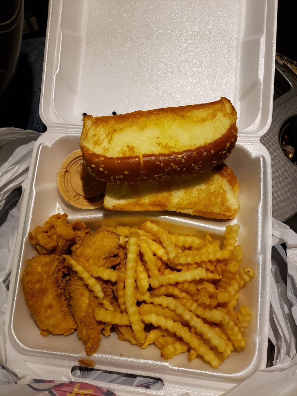 Raising Canes | meal takeaway | 1781 E Warner Rd, Tempe, AZ 85284, USA | 4807553464 OR +1 480-755-3464