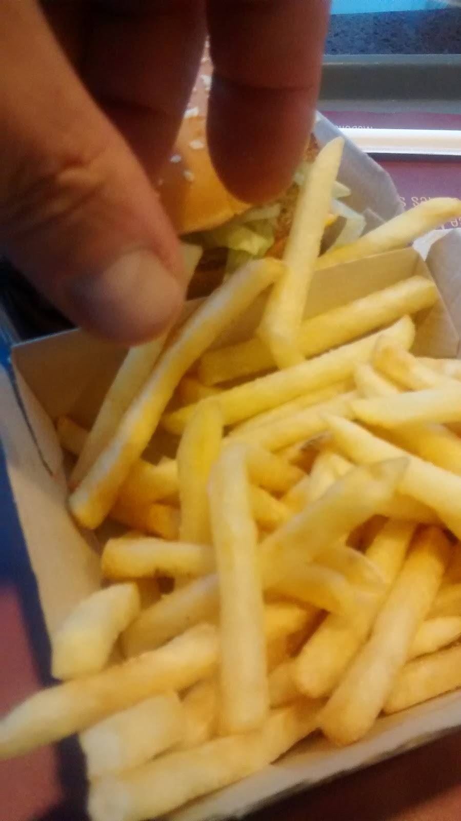 McDonalds | cafe | 17515 Rue Charles, Mirabel, QC J7J 1P3, Canada | 4504341112 OR +1 450-434-1112