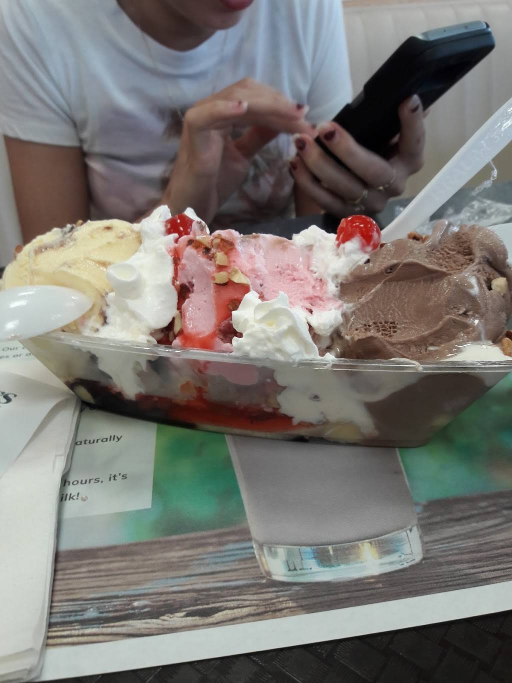 Braums Ice Cream & Burger Restaurant | restaurant | 1413 S Story Rd, Irving, TX 75060, USA | 9723132653 OR +1 972-313-2653