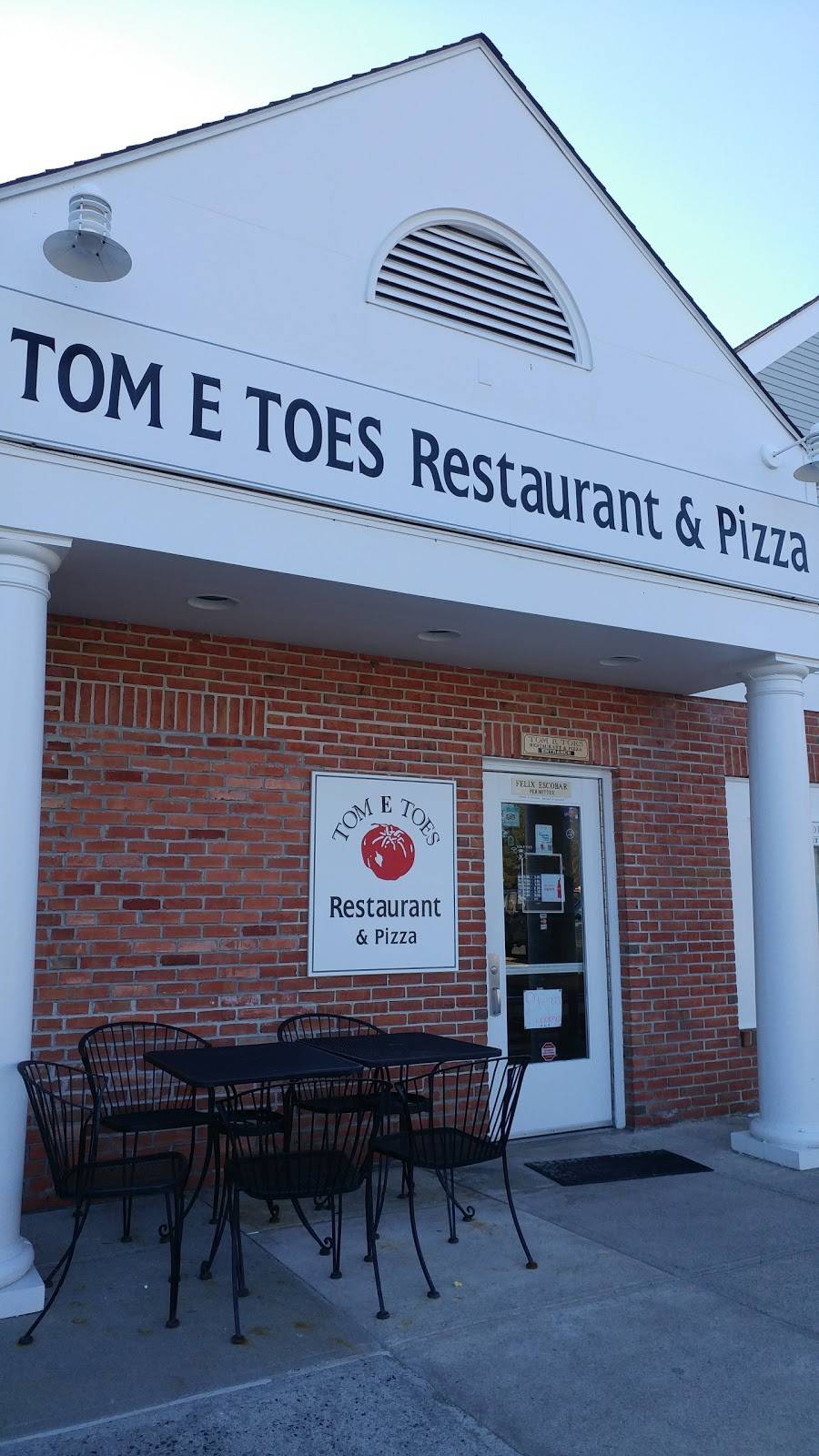 Tom E Toes Pizza | restaurant | 5 River Rd, Wilton, CT 06897, USA | 2037800137 OR +1 203-780-0137