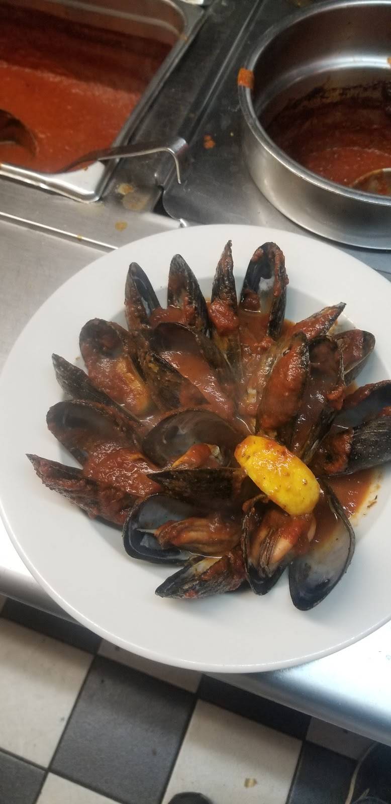 Pinas Pizza | restaurant | 8919 Ridge Ave # 7, Philadelphia, PA 19128, USA | 2154835553 OR +1 215-483-5553