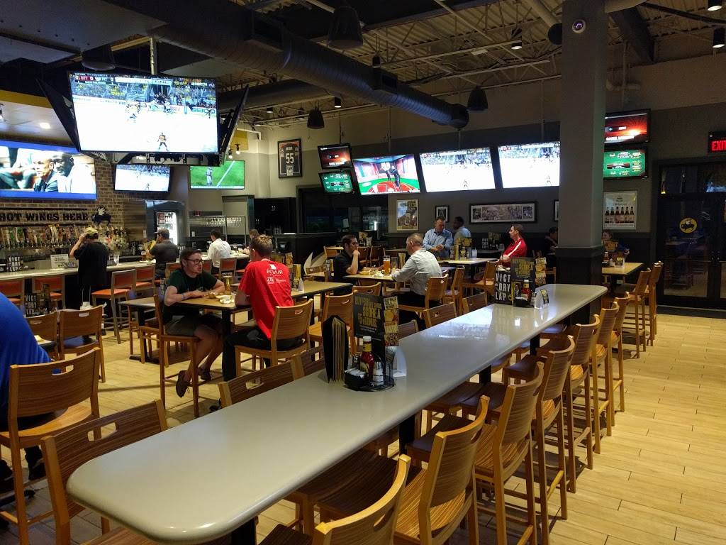 Buffalo Wild Wings | restaurant | 361 W Townline Rd, Vernon Hills, IL 60061, USA | 8476803333 OR +1 847-680-3333