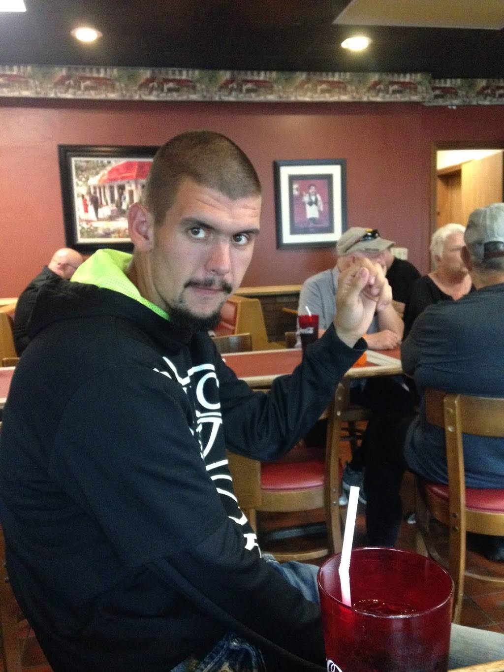 Giovannis Pizza | restaurant | 2171 Smoot Ave, Danville, WV 25053, USA | 3043694000 OR +1 304-369-4000