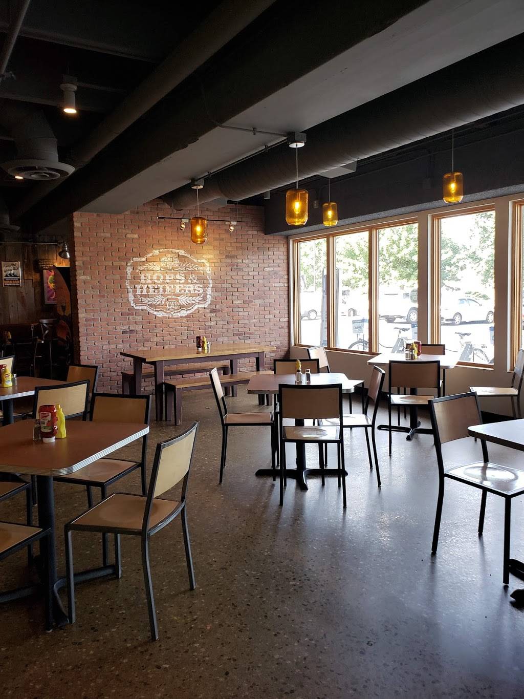 Chuburger | restaurant | 1225 Ken Pratt Blvd, Longmont, CO 80501, USA | 3034852482 OR +1 303-485-2482