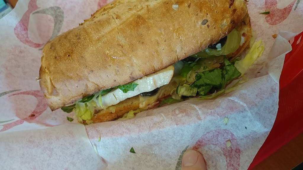 Quiznos | restaurant | 111 Boulevard Industriel Unit 4, Repentigny, QC J6A 4X5, Canada | 4507041919 OR +1 450-704-1919