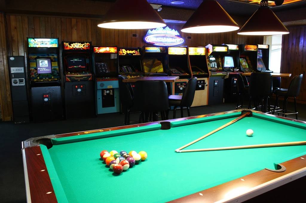 The Varsity Inn | restaurant | 7500 S University Blvd, Centennial, CO 80122, USA | 3037388282 OR +1 303-738-8282