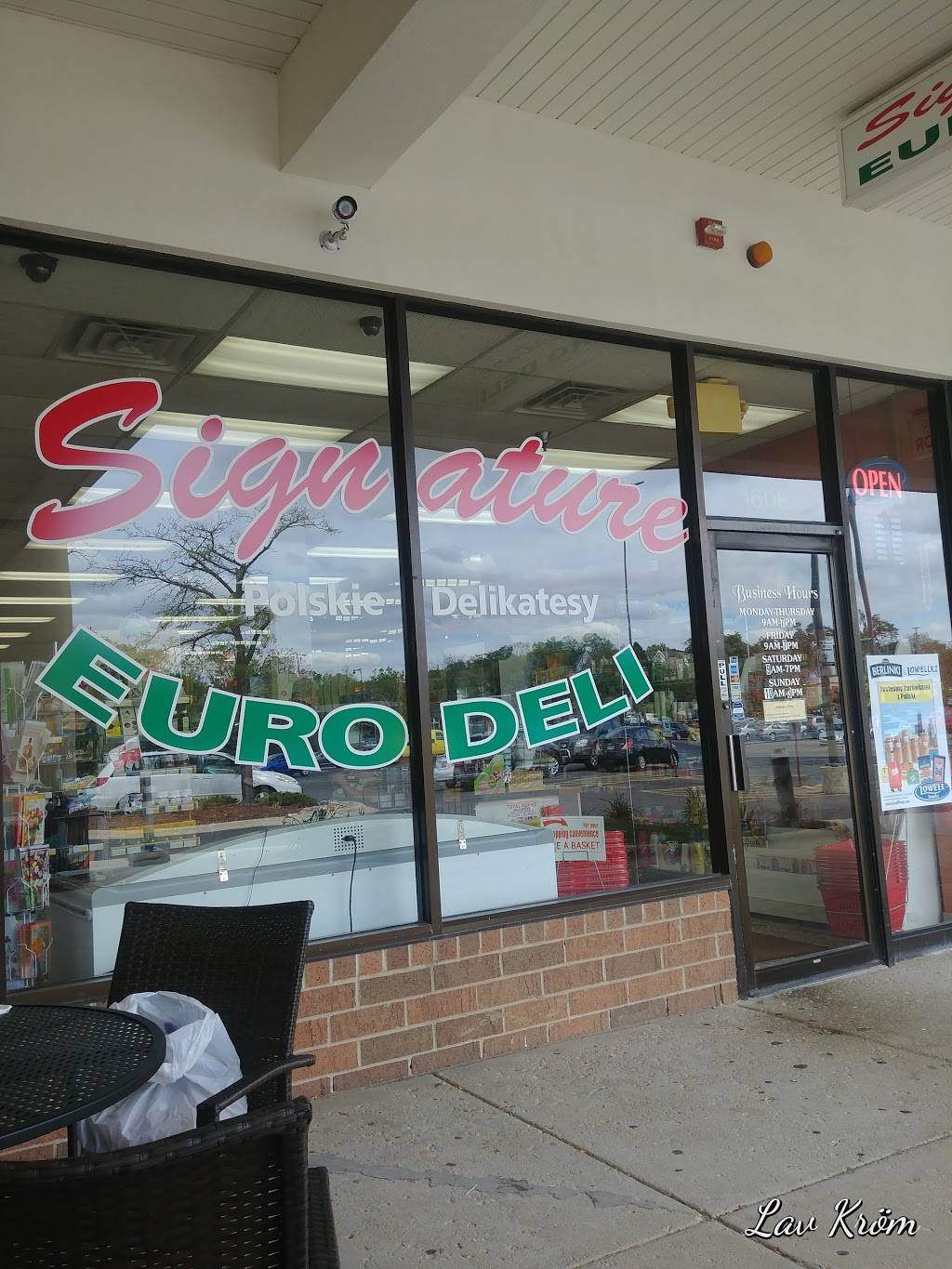 Signature Euro Deli | restaurant | 160 E Lake St, Bloomingdale, IL 60108, USA | 6303511330 OR +1 630-351-1330