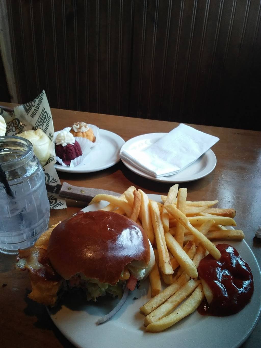 Logans Roadhouse | restaurant | 2170 W 4th St, Ontario, OH 44906, USA | 4195298599 OR +1 419-529-8599