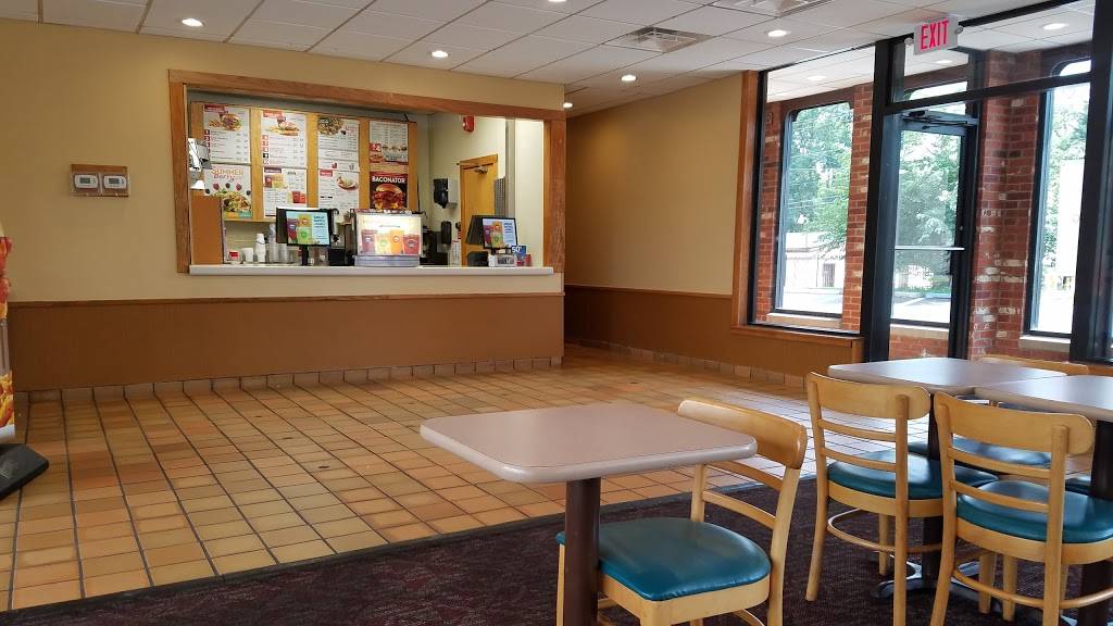 Wendys | restaurant | 7956 N Wayne Rd, Westland, MI 48185, USA | 7344253210 OR +1 734-425-3210