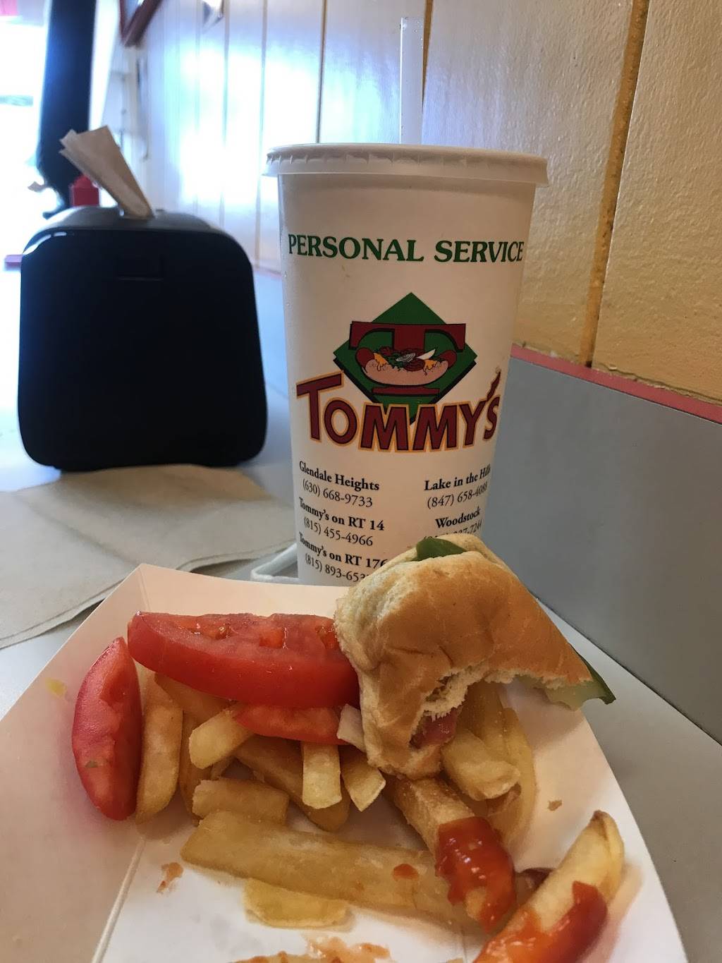 Tommys Red Hots | restaurant | 1574 Bloomingdale Rd, Glendale Heights, IL 60139, USA | 6306689733 OR +1 630-668-9733