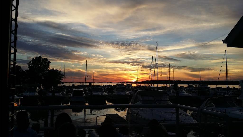 Raffertys Dockside Restaurant | restaurant | 730 Terrace Point Rd, Muskegon, MI 49440, USA | 2317224461 OR +1 231-722-4461