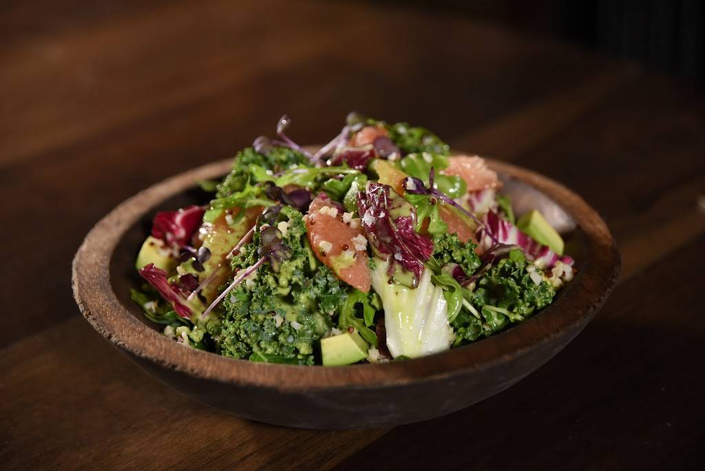 Pizza & Burger by Michael Mina | meal takeaway | 4441 Collins Ave, Miami Beach, FL 33140, USA | 3056744636 OR +1 305-674-4636