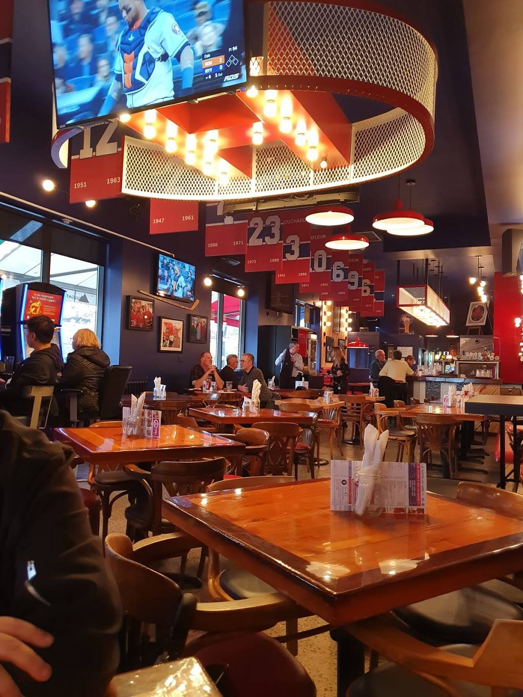 Brasserie Capri | restaurant | 2687 Rue Wellington, Montréal, QC H3K 1X8, Canada | 5149350228 OR +1 514-935-0228