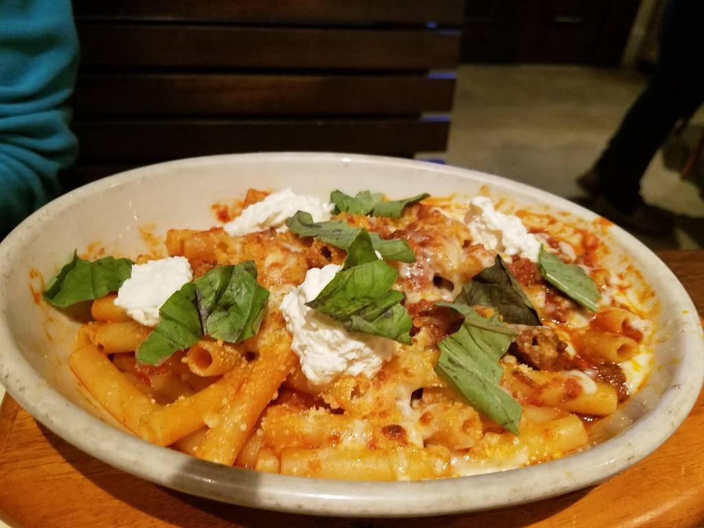 Fiorellas Italian Kitchen | restaurant | 152 National Plaza, Oxon Hill, MD 20745, USA | 3018391811 OR +1 301-839-1811