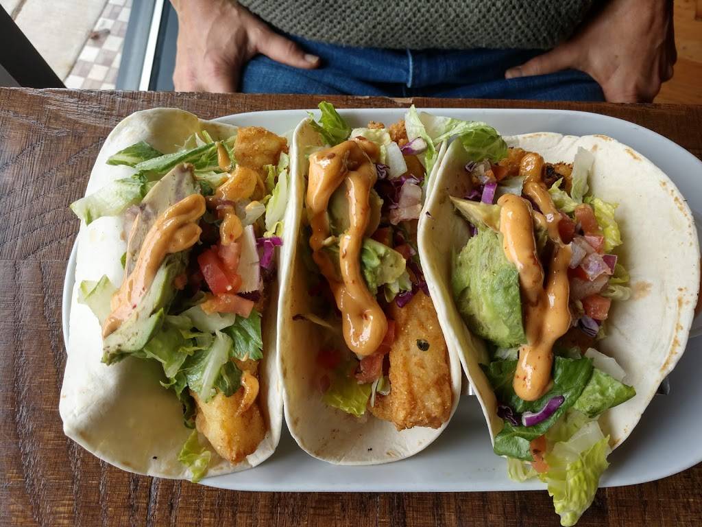 Bobcat Bonnie’s | restaurant | 240 W Nine Mile Rd, Ferndale, MI 48220, USA | 2486770158 OR +1 248-677-0158