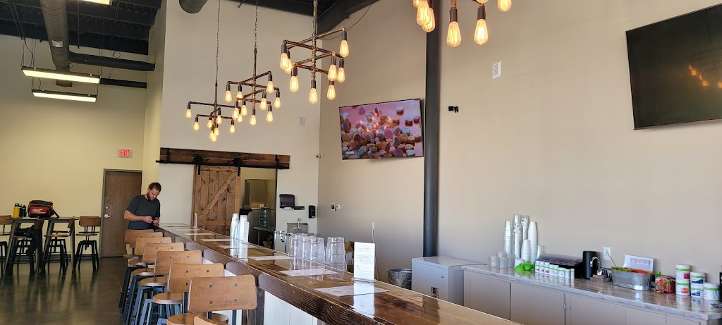 The Maumelle Hub | restaurant | 13300 Crystal Hill Rd, North Little Rock, AR 72113, USA | 5013969345 OR +1 501-396-9345