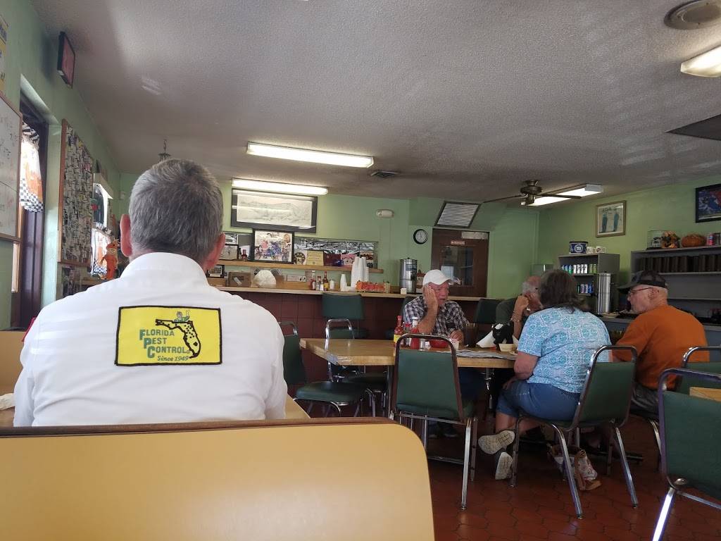 Redd Gator Cafe Co | restaurant | 509 N State St, Bunnell, FL 32110, USA | 3864372233 OR +1 386-437-2233