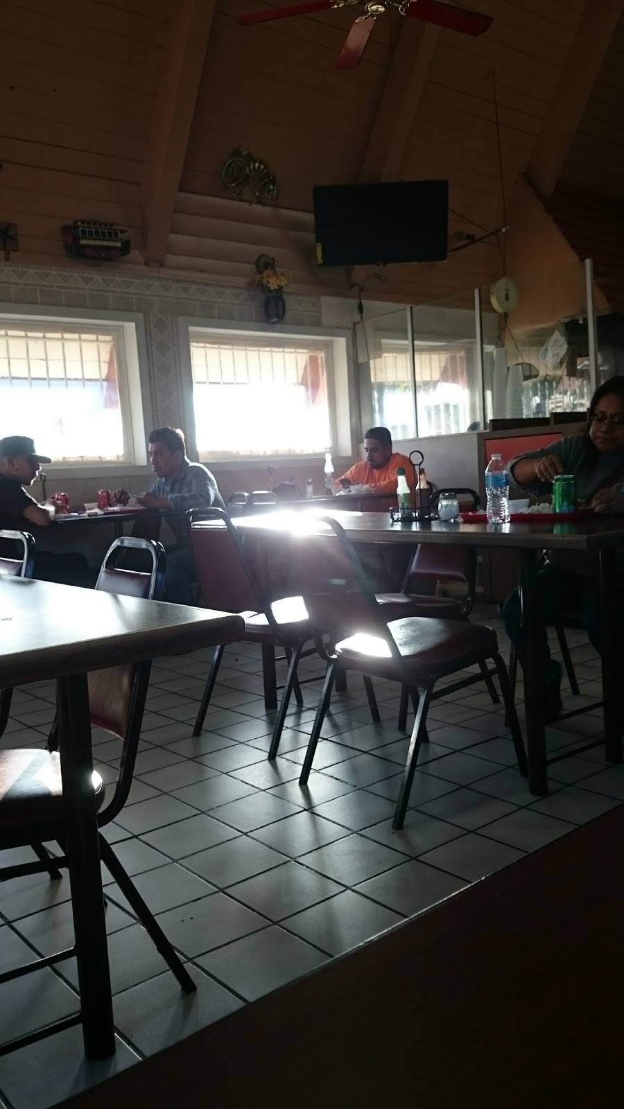 El Tio Carnitas | restaurant | 1903 N Long Beach Blvd, Compton, CA 90221, USA | 3104938126 OR +1 310-493-8126