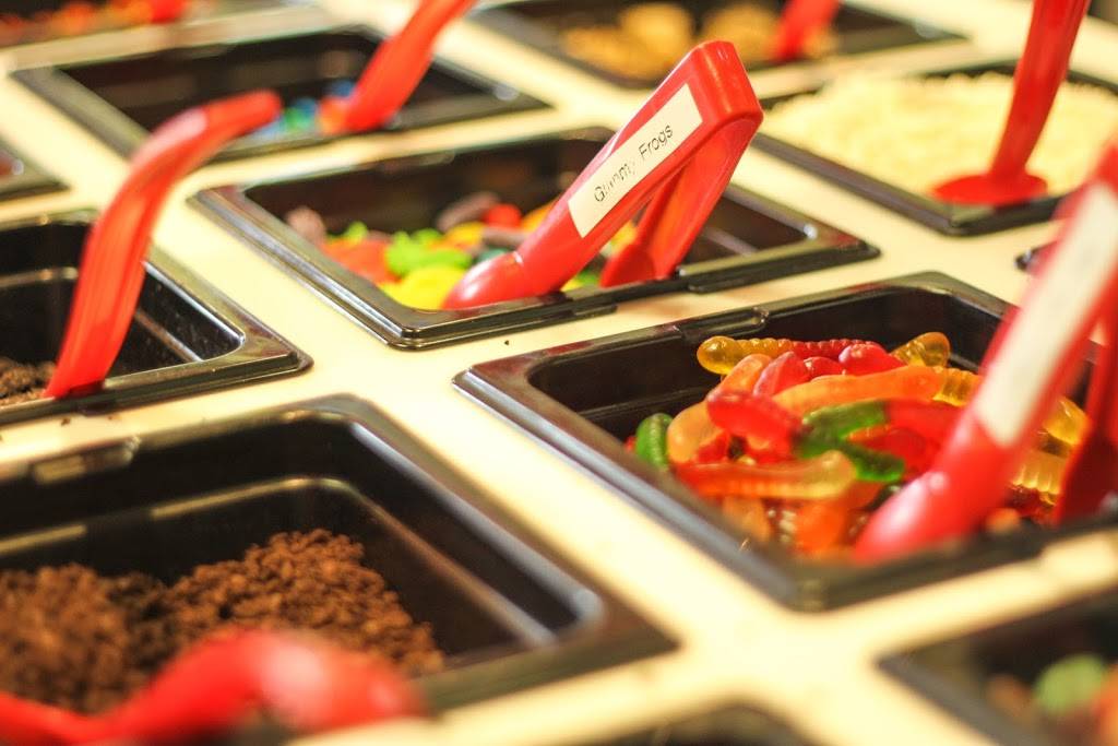 Top It Frozen Yogurt Cafe | cafe | 110 Lincoln Hwy, Fairless Hills, PA 19030, USA | 2154867685 OR +1 215-486-7685