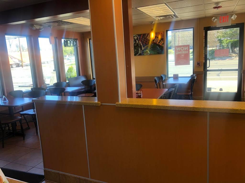Jack in the Box | restaurant | 13421 E Lincoln Way, Auburn, CA 95603, USA | 5308880750 OR +1 530-888-0750