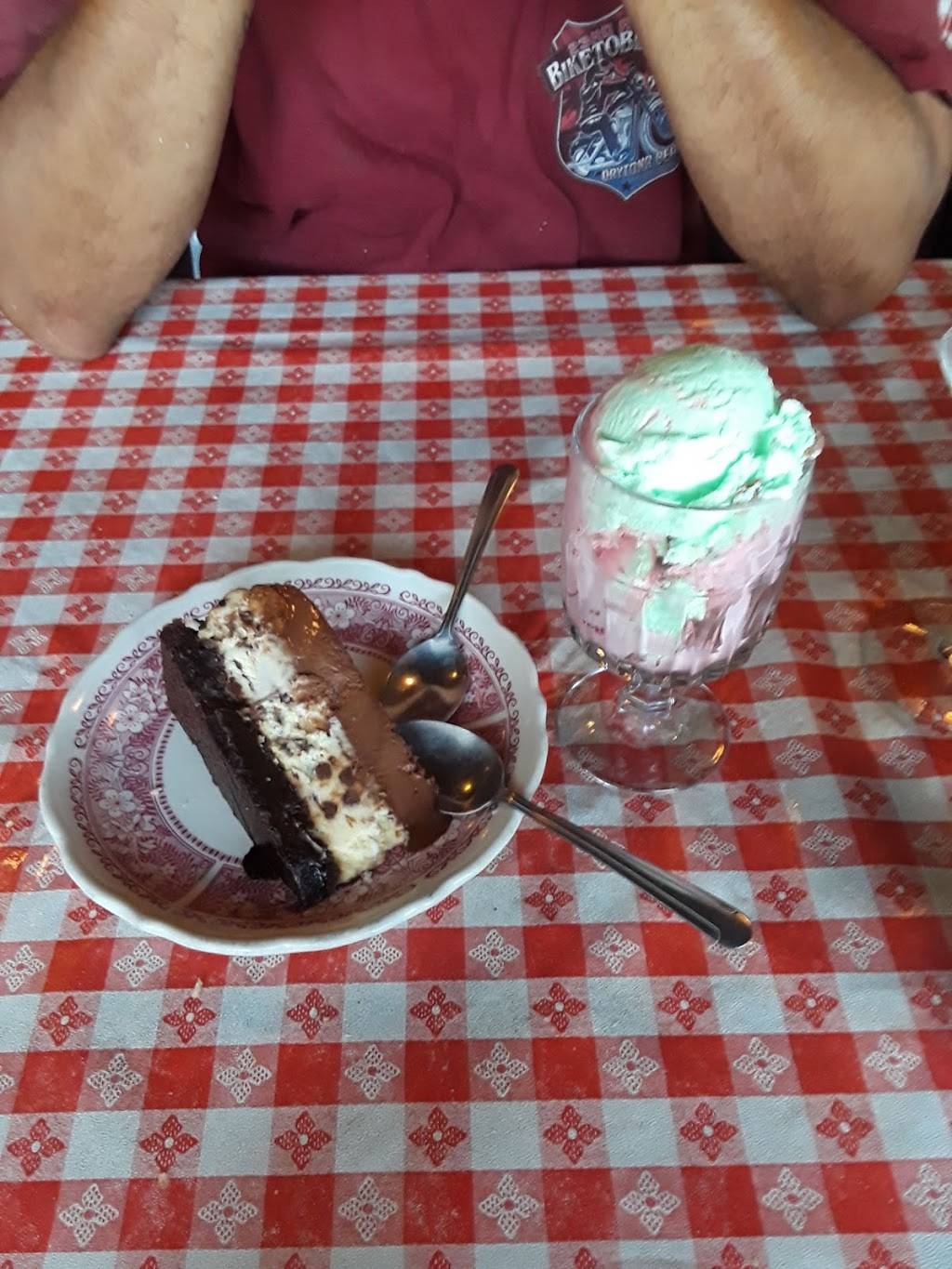 Giorgios Restaurant | restaurant | 25 Grant Ave, Healdsburg, CA 95448, USA | 7074331106 OR +1 707-433-1106