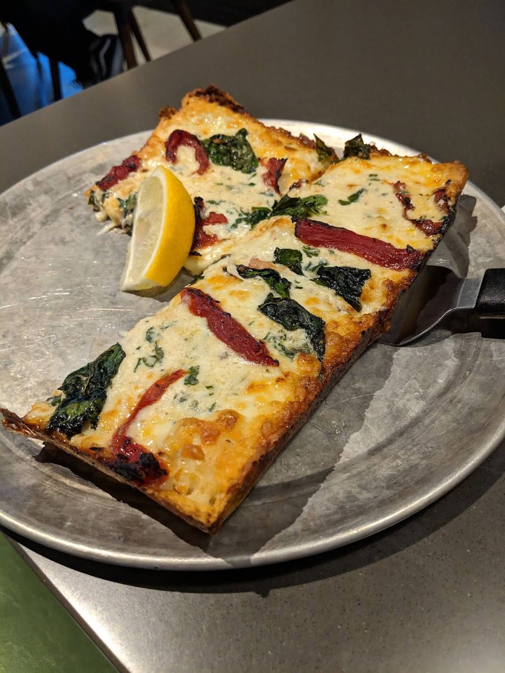 Buddys Pizza | restaurant | 4061 28th St SE, Grand Rapids, MI 49512, USA | 6165549663 OR +1 616-554-9663