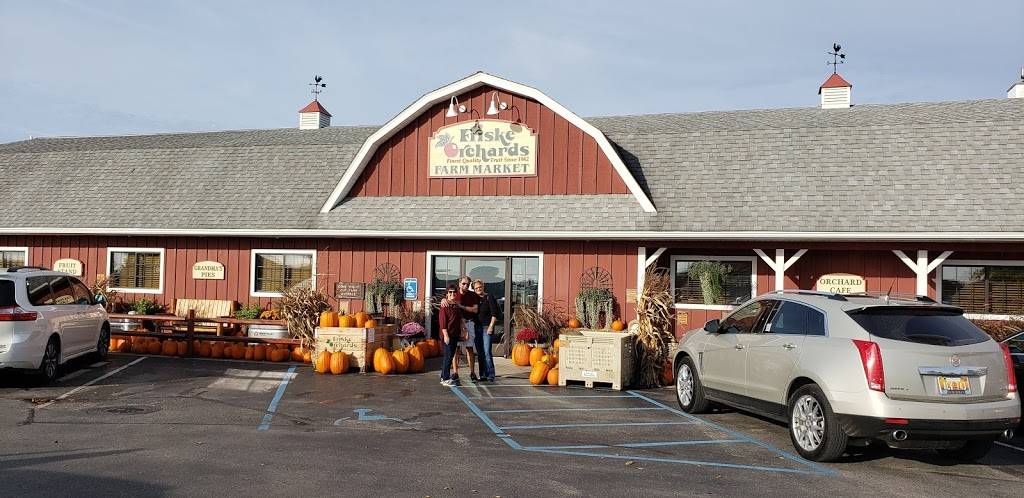 Friskes Farm Market | bakery | 10743 US-31, Ellsworth, MI 49729, USA | 2315992604 OR +1 231-599-2604