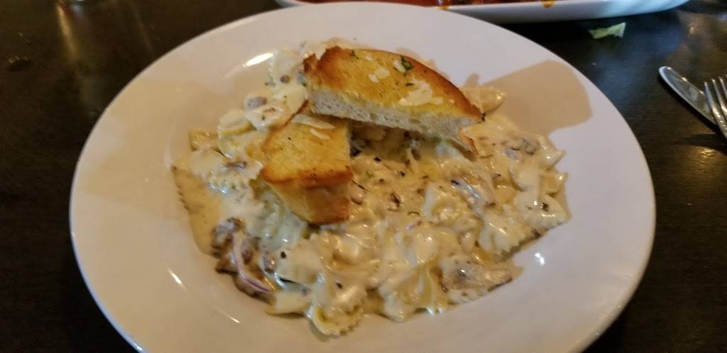 Hendrix | restaurant | 1060 Yavapai Dr #5, Rio Rico, AZ 85648, USA | 5207613999 OR +1 520-761-3999