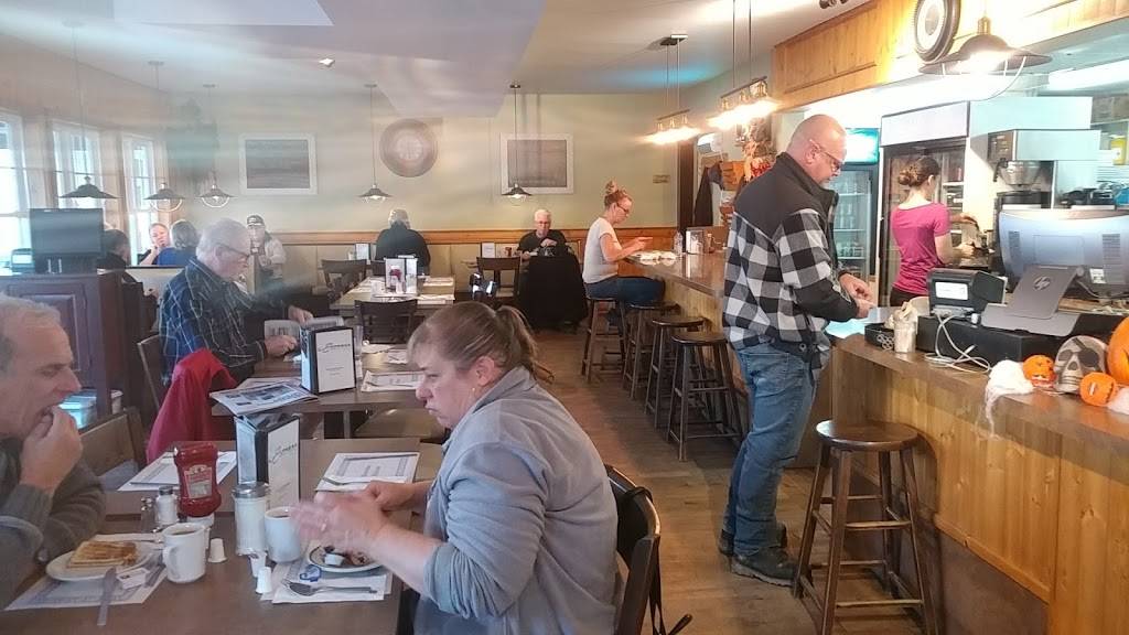 Restaurant LExpress | restaurant | 6250 Rue Foster, Waterloo, QC J0E 2N0, Canada | 4505392107 OR +1 450-539-2107