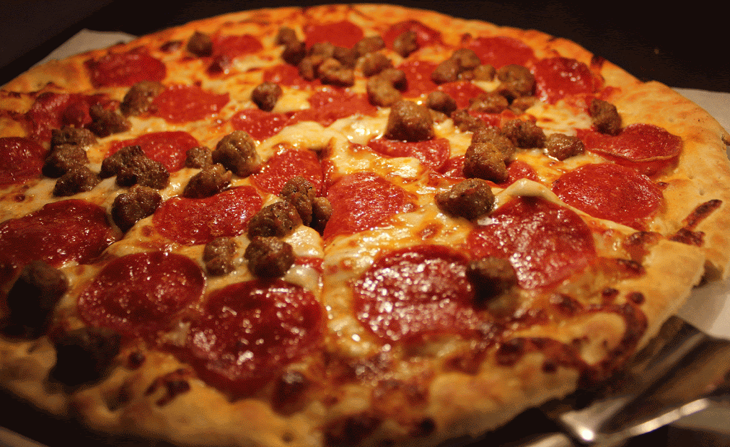 Monkey In the Middle Pizza @ Action City | restaurant | 2402 Lorch Ave, Eau Claire, WI 54701, USA | 8006849978 OR +1 800-684-9978