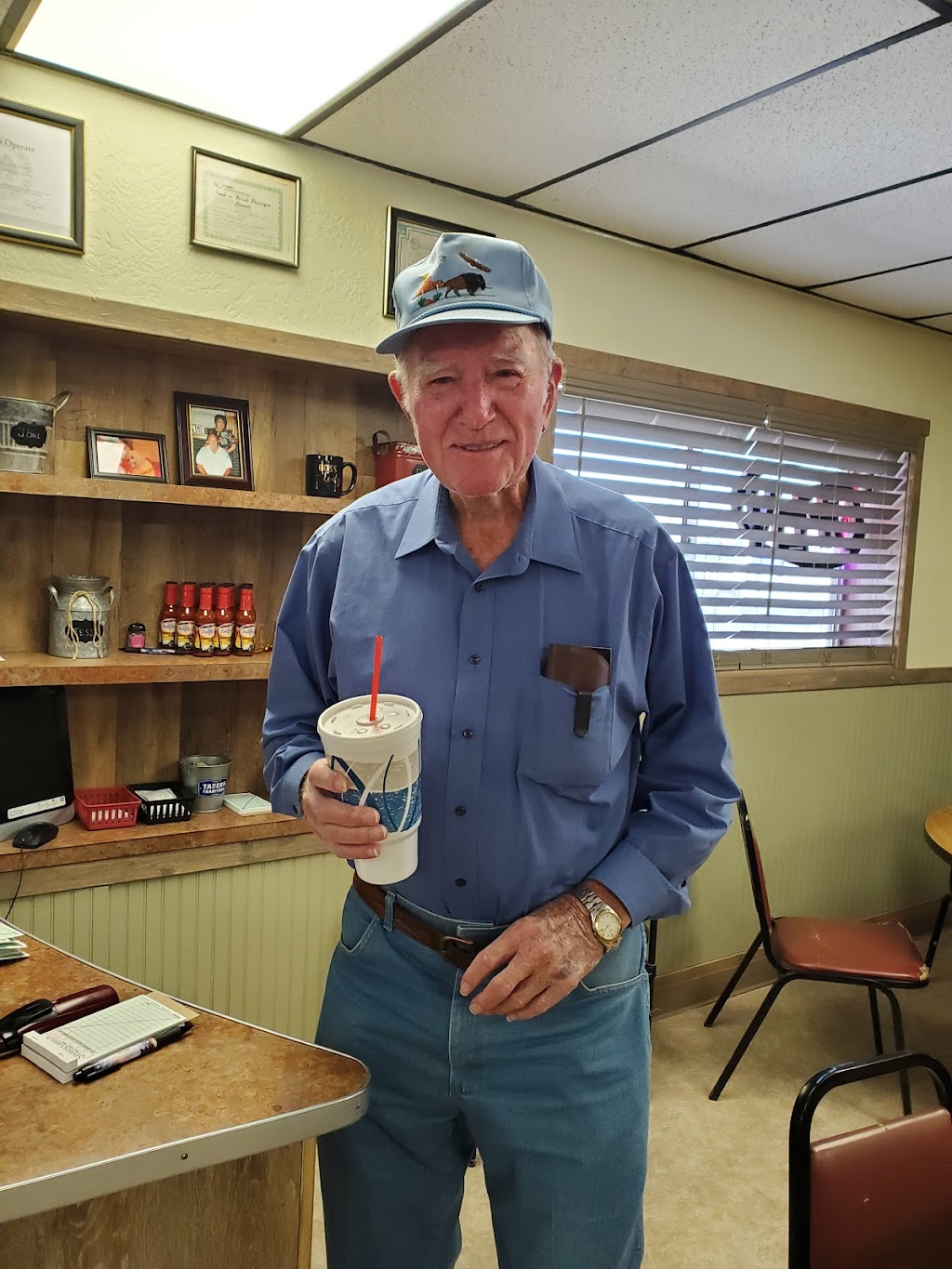 Kellys Cafe | restaurant | 132701 Lovington Hwy, Loco Hills, NM 88255, USA | 5756772333 OR +1 575-677-2333
