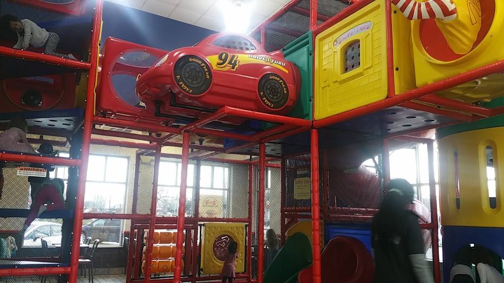 McDonalds | cafe | 14615 Pearl Rd, Strongsville, OH 44136, USA | 4405721832 OR +1 440-572-1832