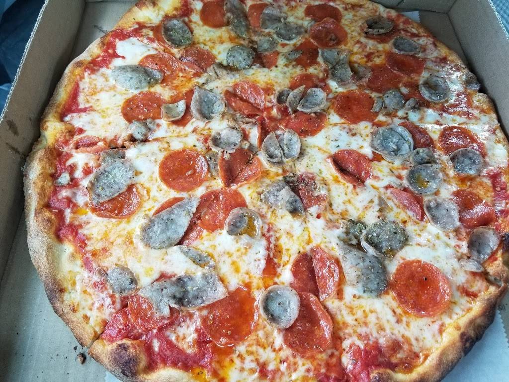 Disalvos Pizza & Italian Restaurant | restaurant | 4190 N 46th Ave, Hollywood, FL 33021, USA | 9549621115 OR +1 954-962-1115