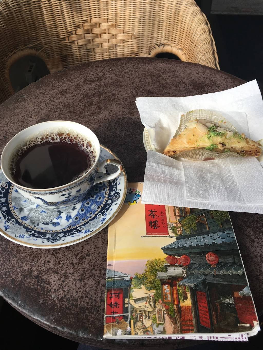 Arabesque Cafe | restaurant | 1068 College St, Toronto, ON M6H 1A5, Canada | 4165048146 OR +1 416-504-8146