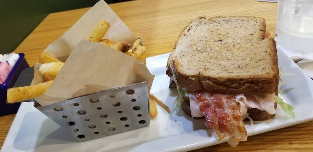 Chilis Grill & Bar | restaurant | 1000 Turnage Blvd, Terminal C, Gate 9 Suite 124, West Palm Beach, FL 33406, USA | 5616830834 OR +1 561-683-0834