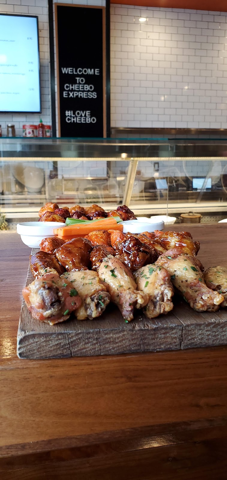 Surf City Wings | restaurant | 5439 Sepulveda Blvd, Culver City, CA 90230, USA | 4242589212 OR +1 424-258-9212