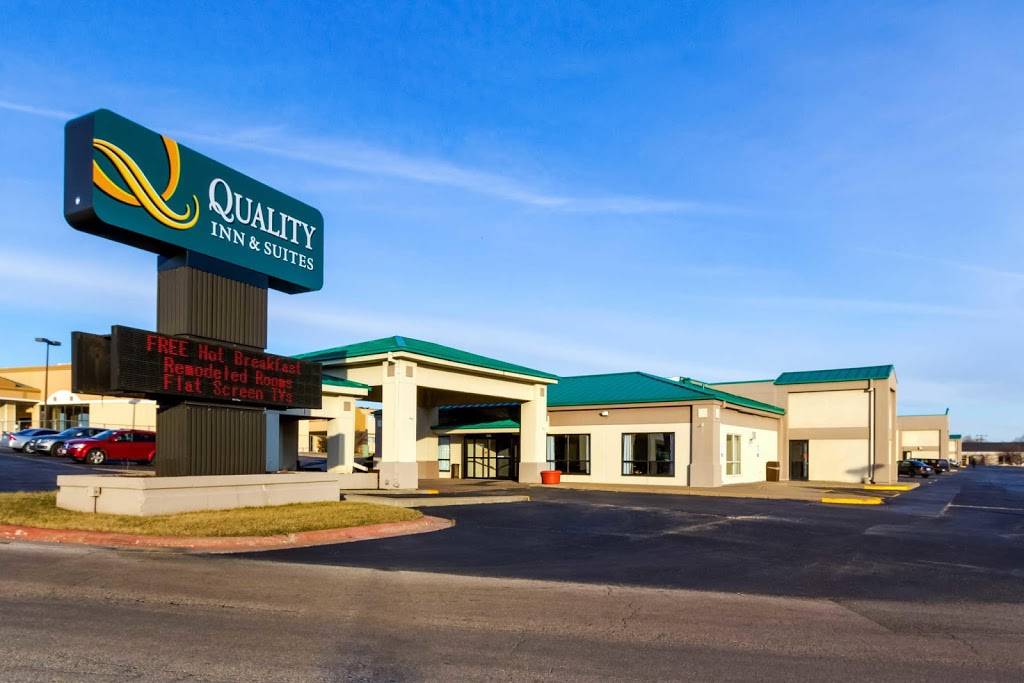 Quality Inn & Suites Moline - Quad Cities | restaurant | 6910 27th St, Moline, IL 61265, USA | 3095176283 OR +1 309-517-6283