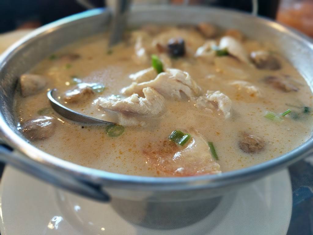 Palm Thai Cuisine | restaurant | 29263 Central Ave C, Lake Elsinore, CA 92532, USA | 9514373939 OR +1 951-437-3939