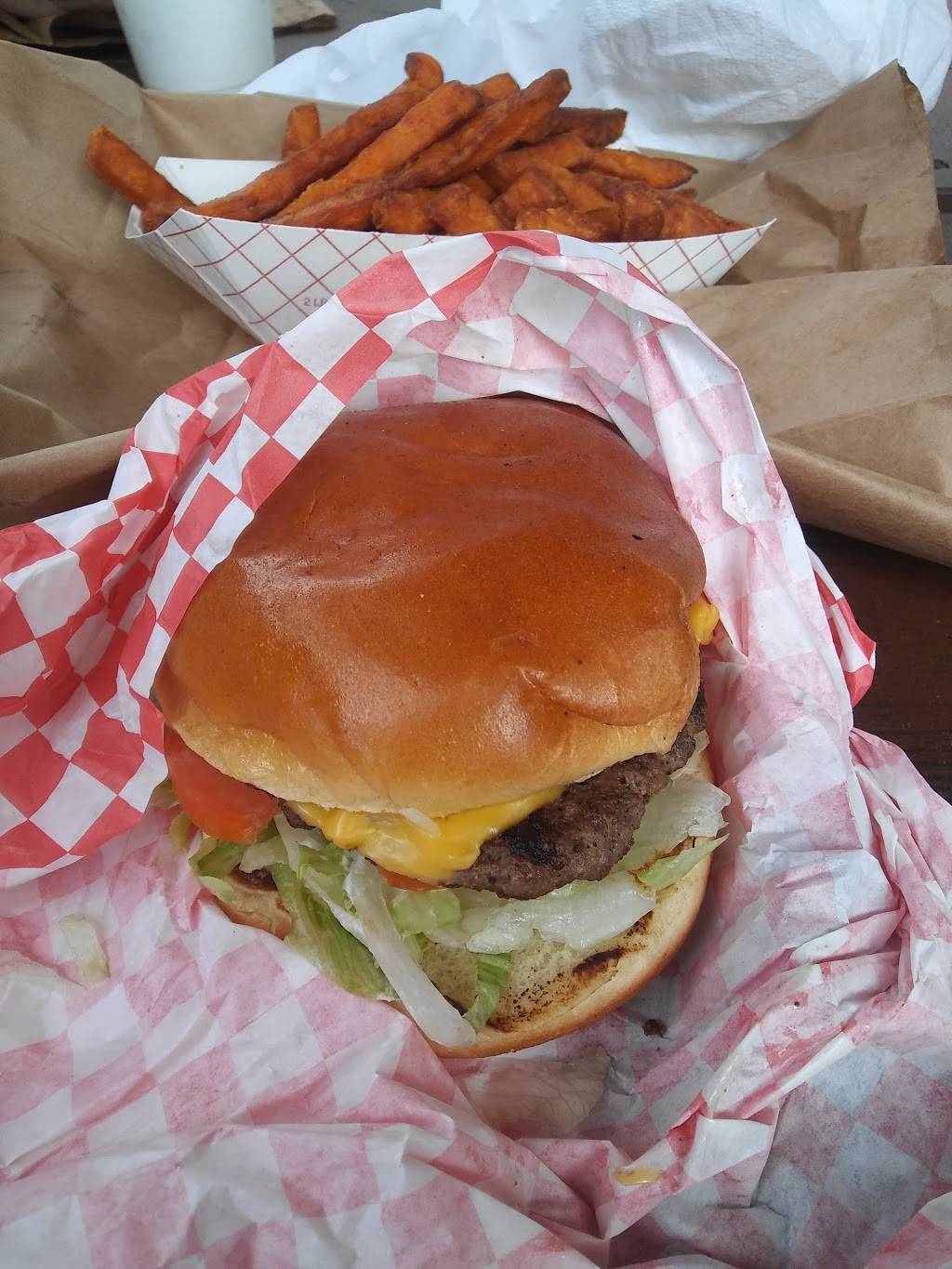 Burns Burger Shack | restaurant | 8307 De Priest St #77088, Houston, TX 77088, USA | 8322303538 OR +1 832-230-3538