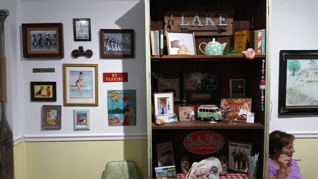 Sallies By The Shore | restaurant | 110 S Main St, Culver, IN 46511, USA | 5742429955 OR +1 574-242-9955