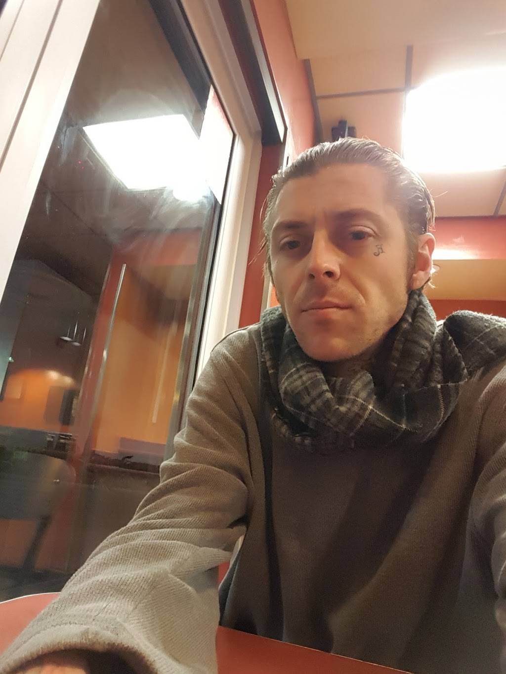 Jack in the Box | restaurant | 3002 Ming Ave, Bakersfield, CA 93304, USA | 6618325942 OR +1 661-832-5942