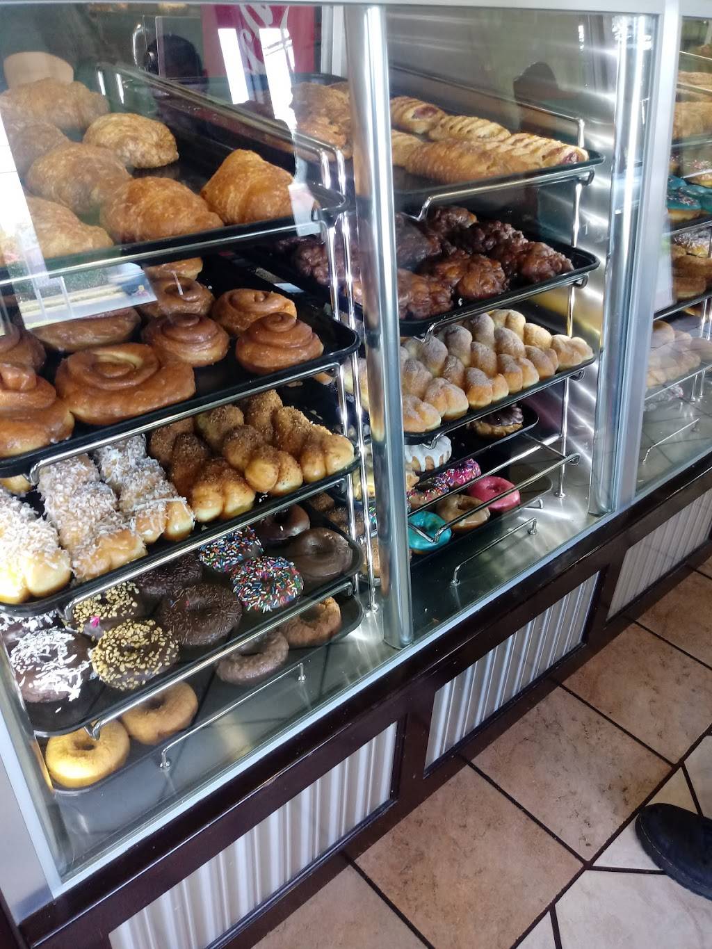 Yum Yum Donuts | cafe | 6804 De Soto Ave, Canoga Park, CA 91303, USA | 8189610264 OR +1 818-961-0264