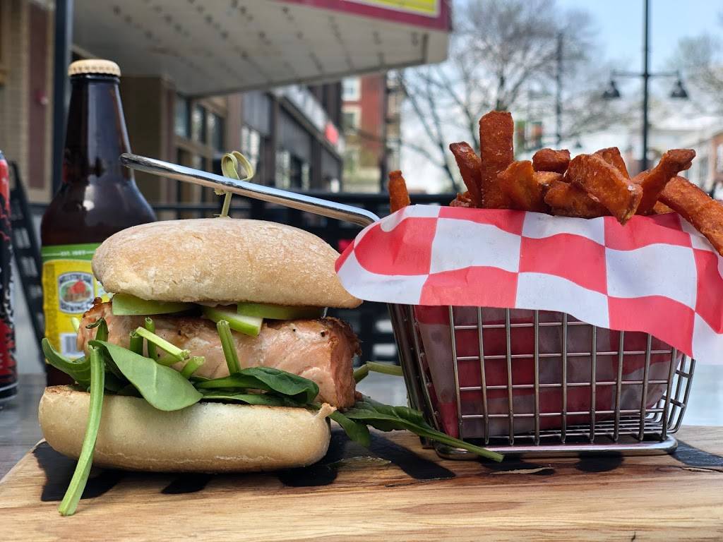 Iowa Chop House | restaurant | 223 E Washington St, Iowa City, IA 52240, USA | 3193591078 OR +1 319-359-1078