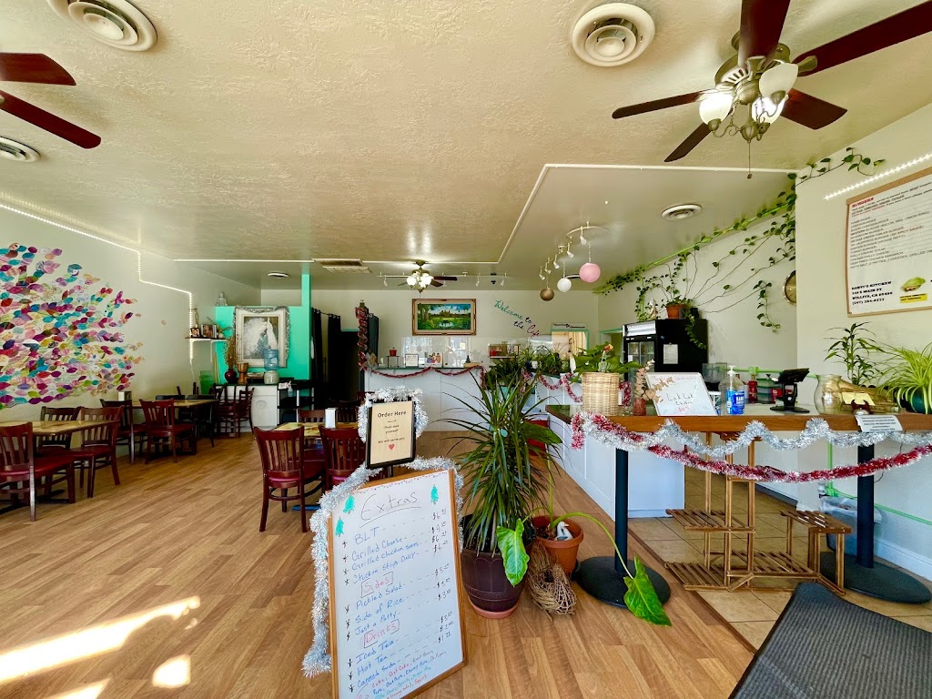 Dahvi’s Kitchen | restaurant | 349 S Main St, Willits, CA 95490, USA | 7073546777 OR +1 707-354-6777