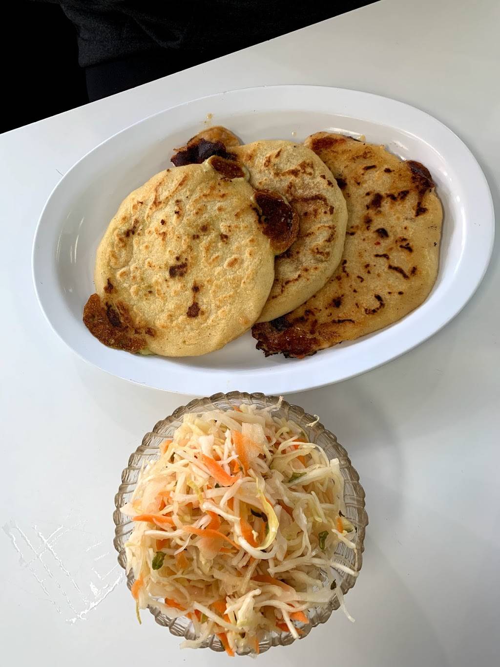 Pupuseria & Restaurant "El Cuscatleco" | restaurant | 3125 W Lawrence Ave, Chicago, IL 60625, USA | 7735390977 OR +1 773-539-0977