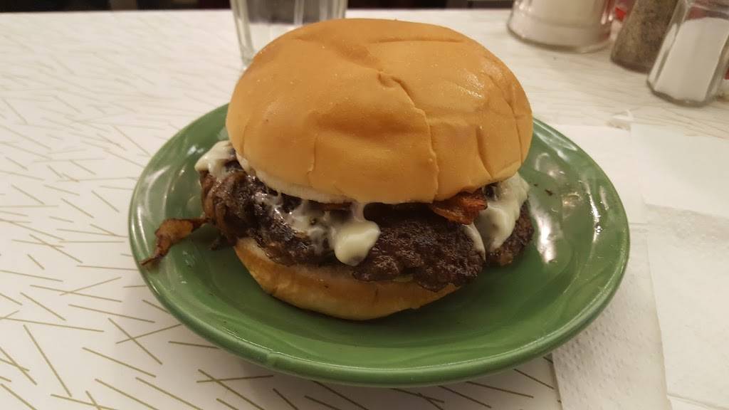 Stanleys Famous Hamburgers | restaurant | 535 Dexter St, Central Falls, RI 02863, USA | 4017269689 OR +1 401-726-9689