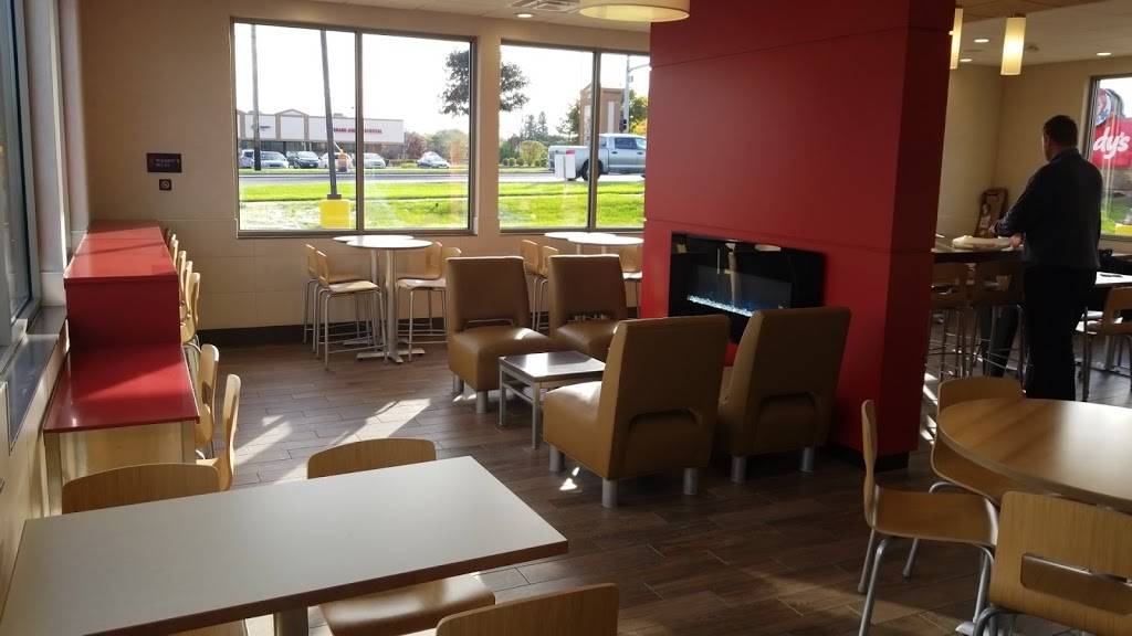 Wendys | restaurant | 4150 Grove Ave, Gurnee, IL 60031, USA | 8473363519 OR +1 847-336-3519